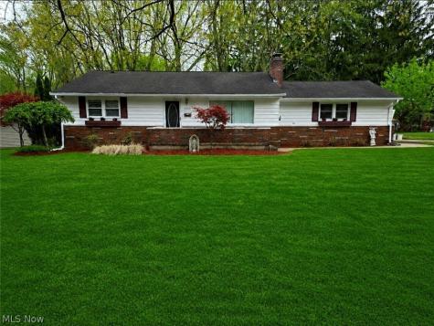 1702 Bears Den Road Youngstown OH 44511