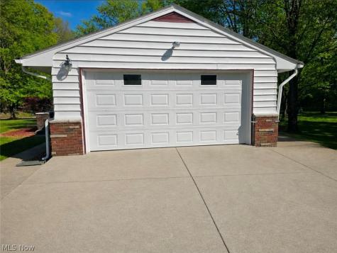 1702 Bears Den Road Youngstown OH 44511