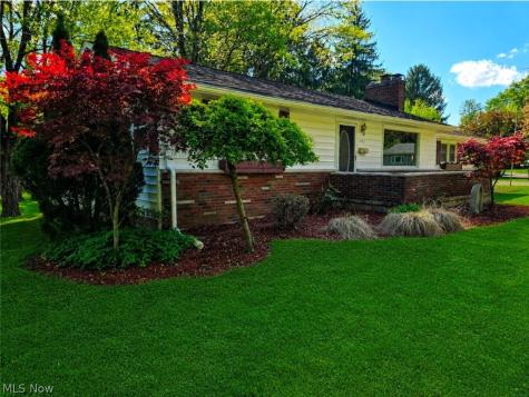 1702 Bears Den Road Youngstown OH 44511