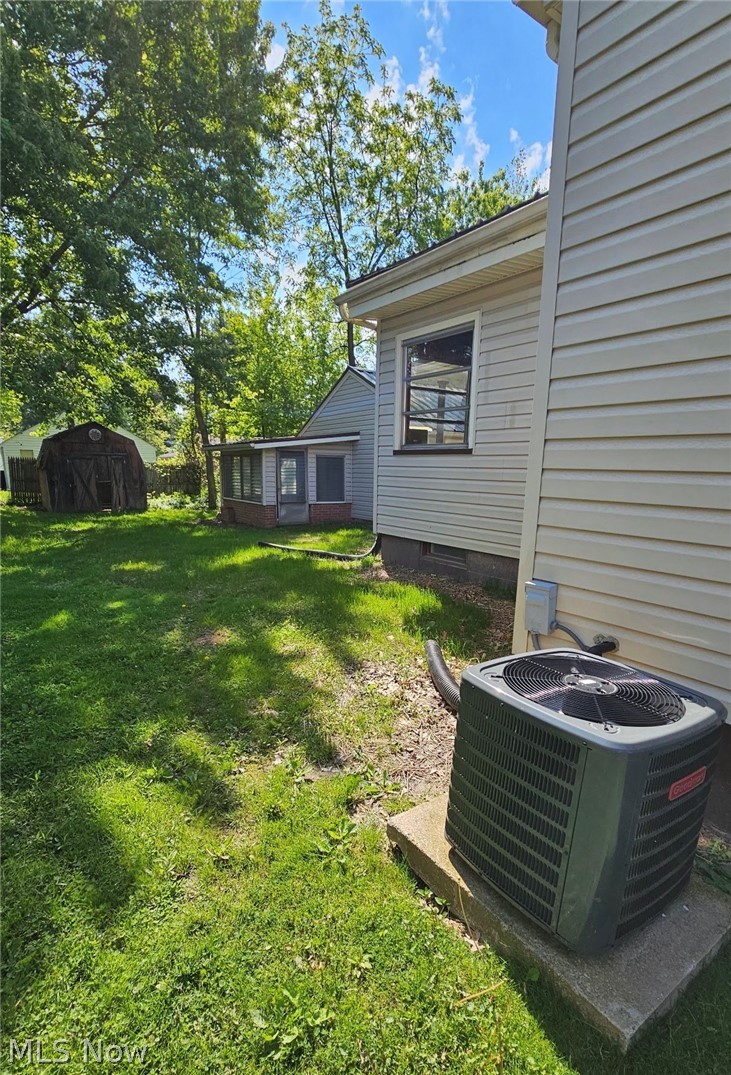 2134 Estabrook Avenue NW Warren OH 44485