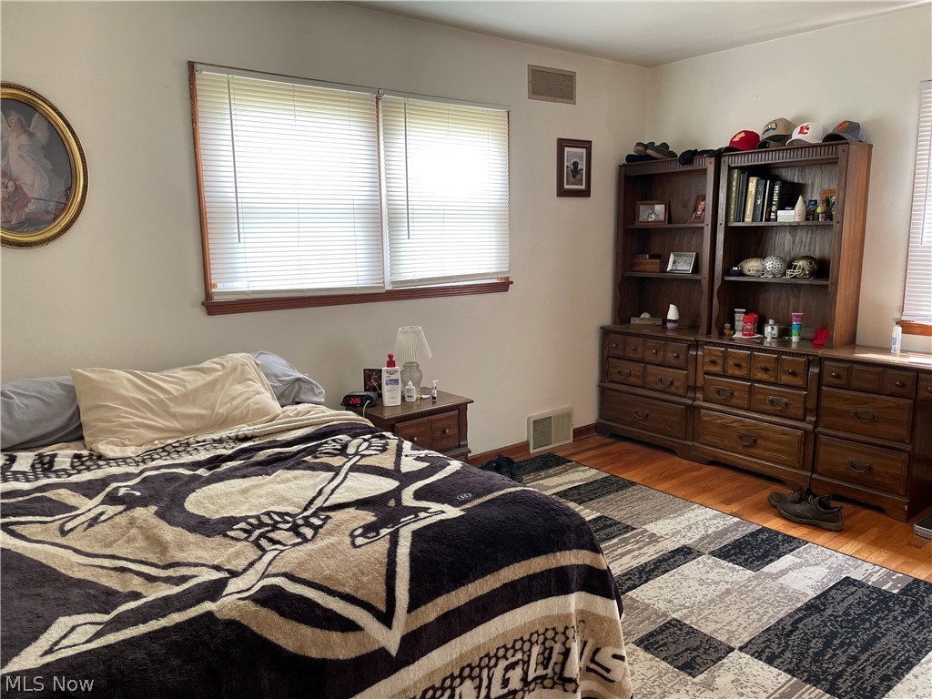 203 Leonard Avenue Wintersville OH 43953