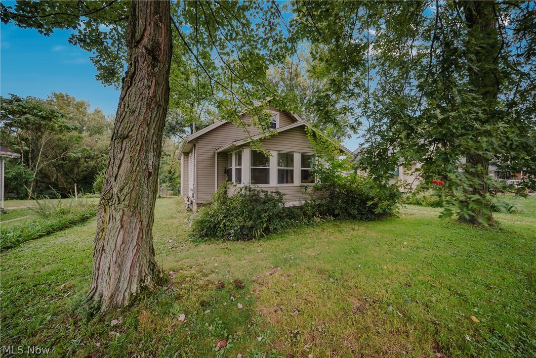 2821 Nesmith Lake Boulevard Akron OH 44314