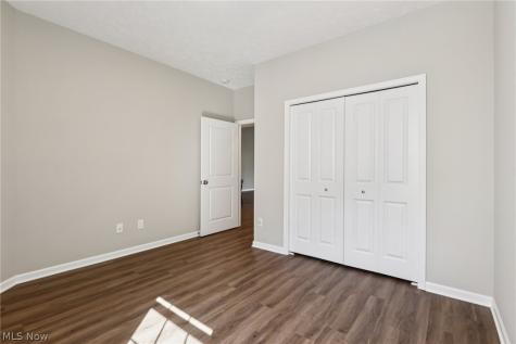 215 Silver Spring Circle Elyria OH 44035