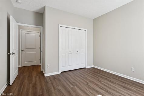 215 Silver Spring Circle Elyria OH 44035