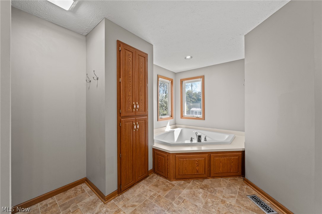 5242 Aster Avenue NE Canton OH 44705