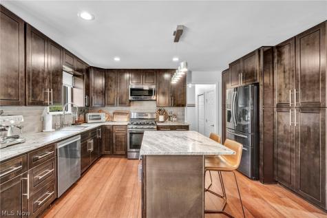3811 Vincent Drive Seven Hills OH 44131