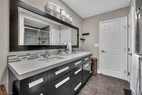 3811 Vincent Drive Seven Hills OH 44131