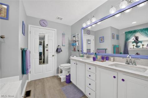 4860 Meadow Lark Drive Lorain OH 44053