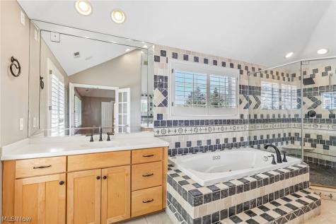 1400 Cobblestone Way Westlake OH 44145
