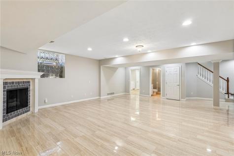 1400 Cobblestone Way Westlake OH 44145