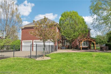 1400 Cobblestone Way Westlake OH 44145