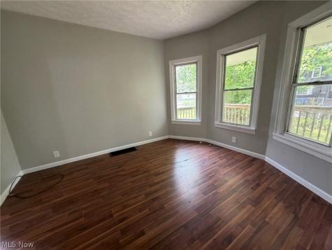 7205 Lawn Avenue Cleveland OH 44102