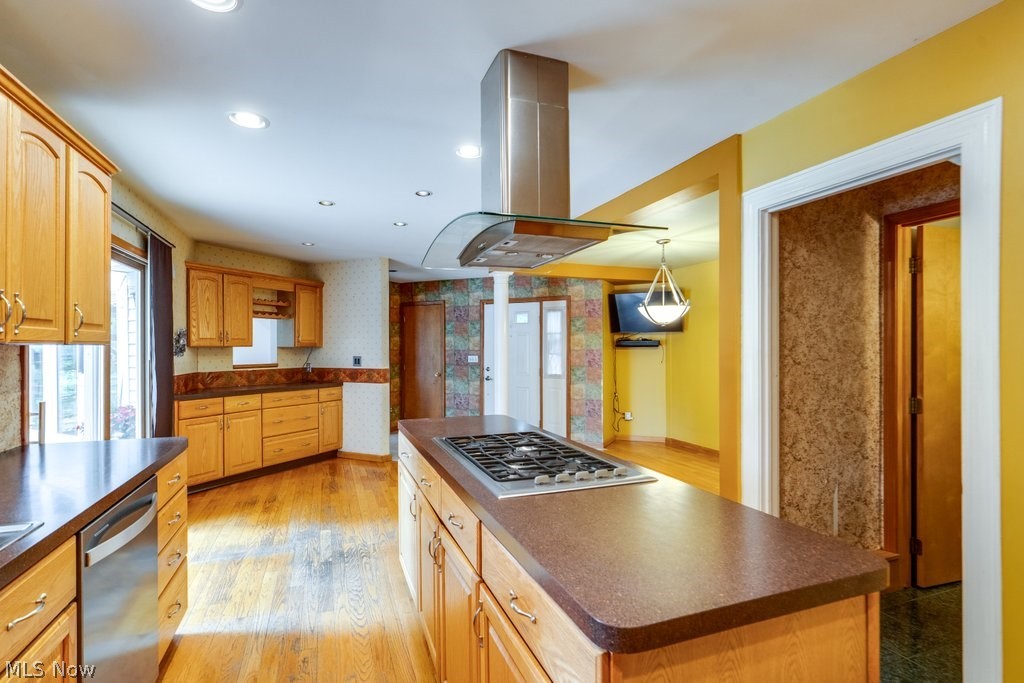 7460 State Route 43 Kent OH 44240