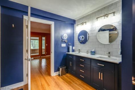 7460 State Route 43 Kent OH 44240