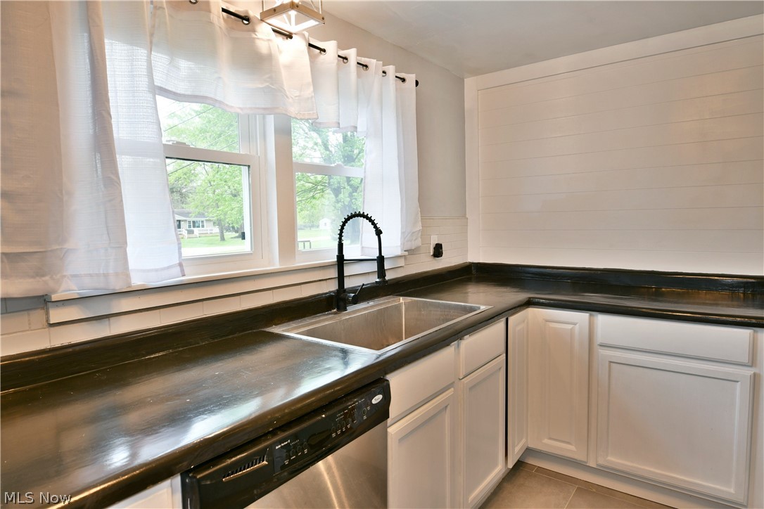 3110 Williams Street NW Warren OH 44481
