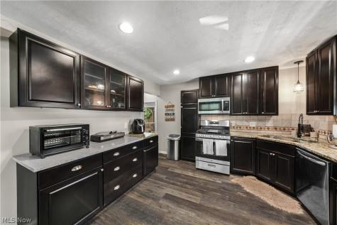 1583 Hilda Street Lakemore OH 44250