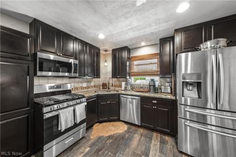 1583 Hilda Street Lakemore OH 44250
