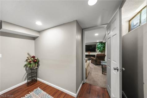 1583 Hilda Street Lakemore OH 44250