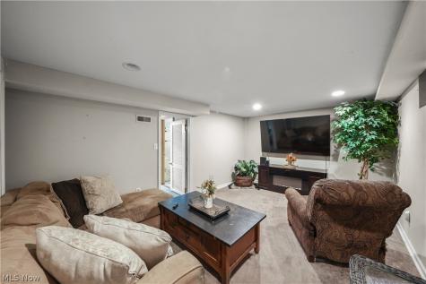 1583 Hilda Street Lakemore OH 44250