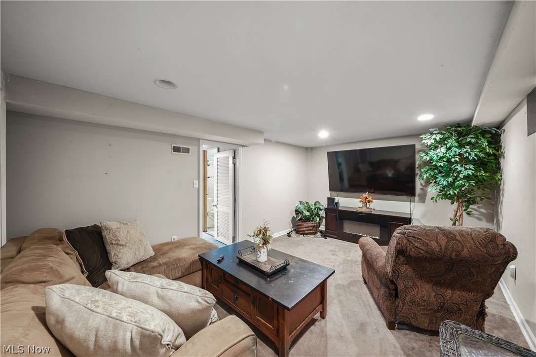 1583 Hilda Street Lakemore OH 44250