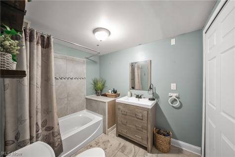 1583 Hilda Street Lakemore OH 44250
