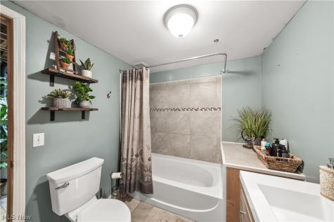 1583 Hilda Street Lakemore OH 44250