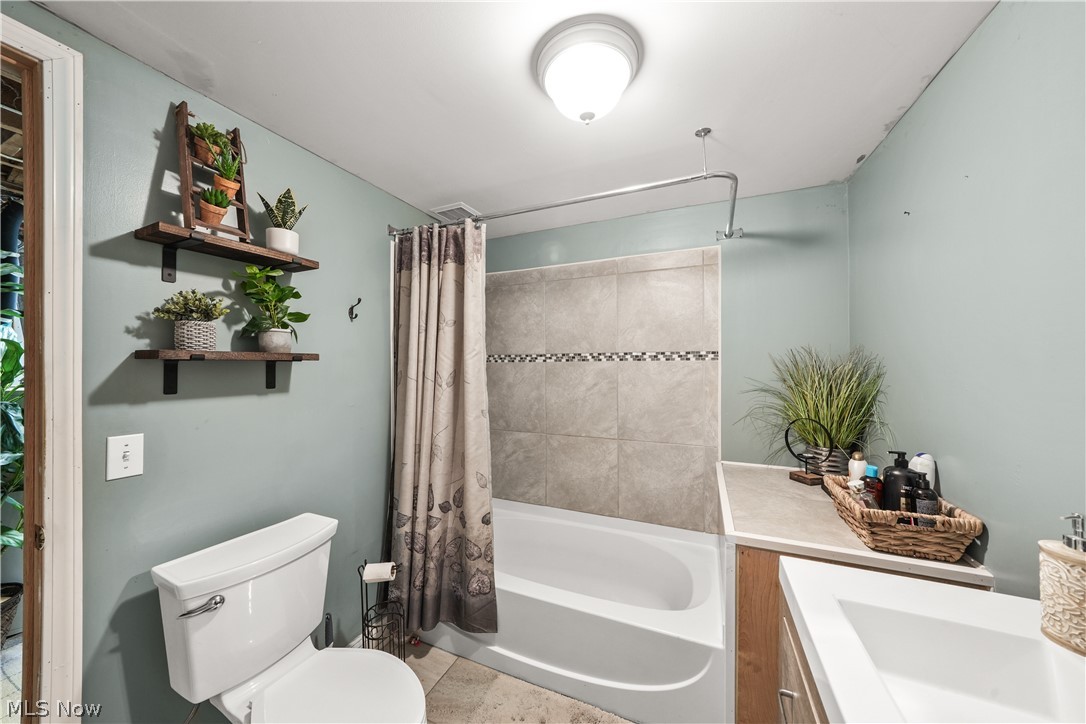 1583 Hilda Street Lakemore OH 44250
