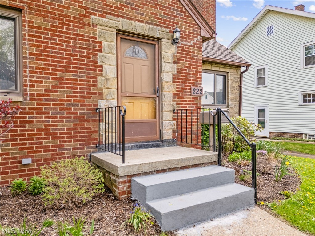 222 Montrose Avenue NW Canton OH 44708