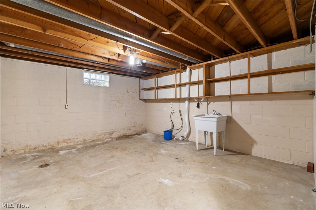 1375 Schrader Road North Lawrence OH 44666
