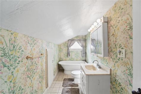 1023 Quilliams Road Cleveland Heights OH 44121