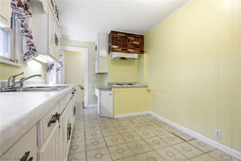 38905 Gardenside Drive Willoughby OH 44094