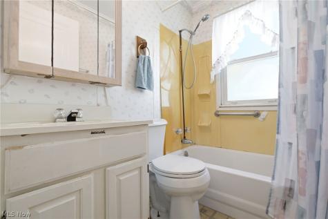 38905 Gardenside Drive Willoughby OH 44094