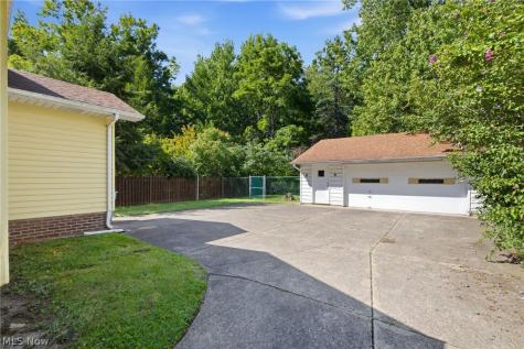 38905 Gardenside Drive Willoughby OH 44094