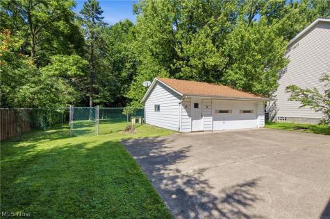38905 Gardenside Drive Willoughby OH 44094