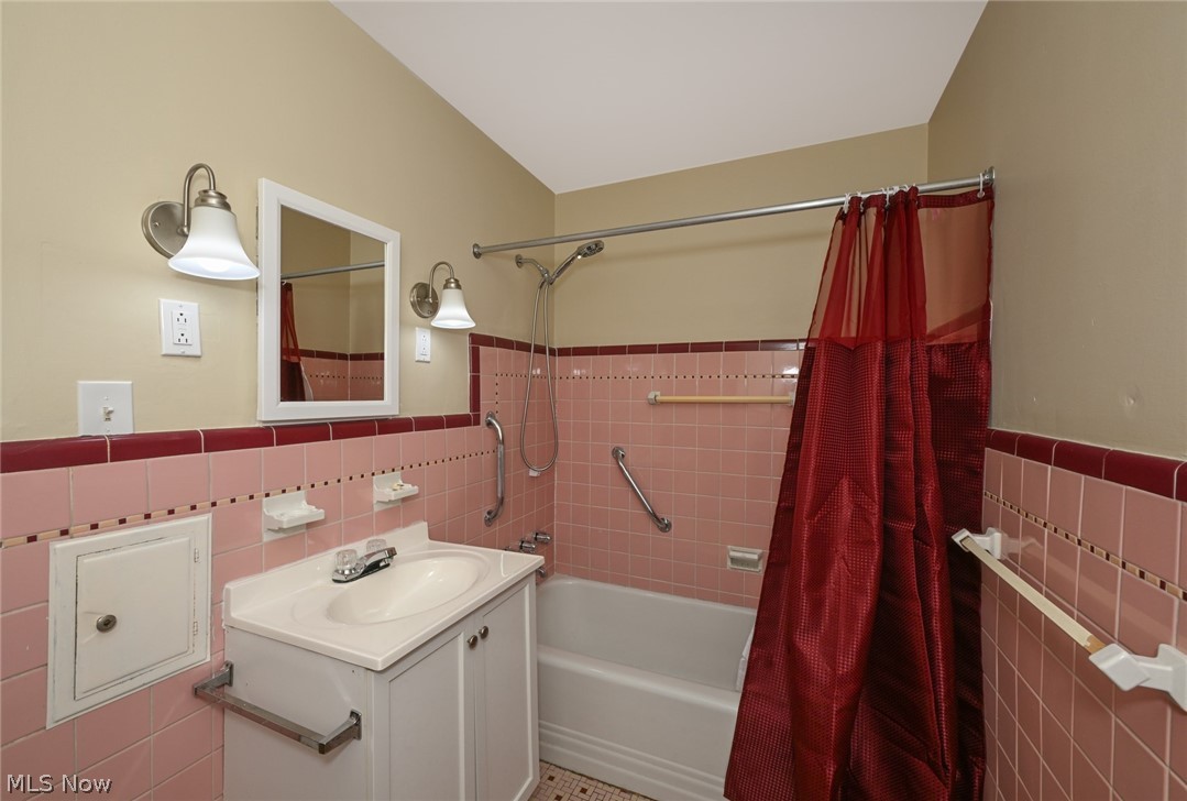 19251 Naumann Avenue Euclid OH 44119