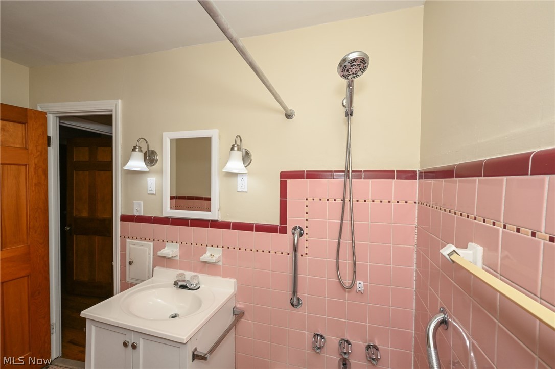 19251 Naumann Avenue Euclid OH 44119