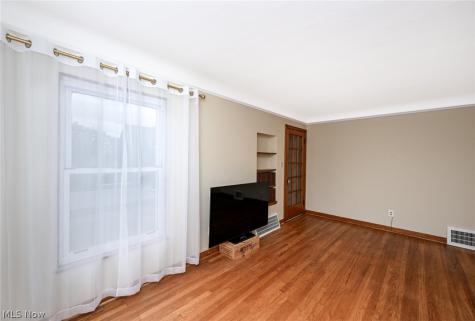 19251 Naumann Avenue Euclid OH 44119