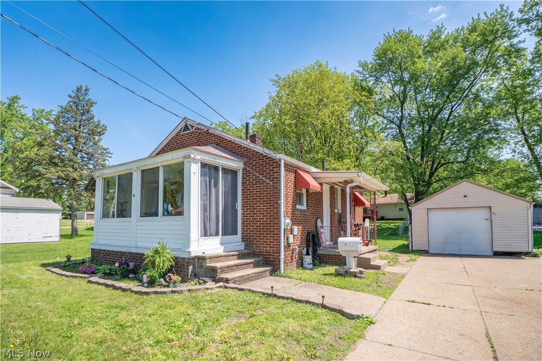 462 Fenton Avenue NE Canton OH 44704