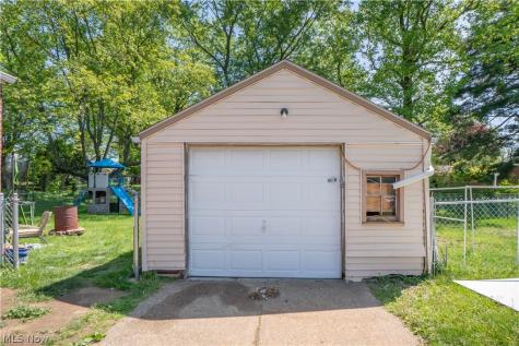 462 Fenton Avenue NE Canton OH 44704