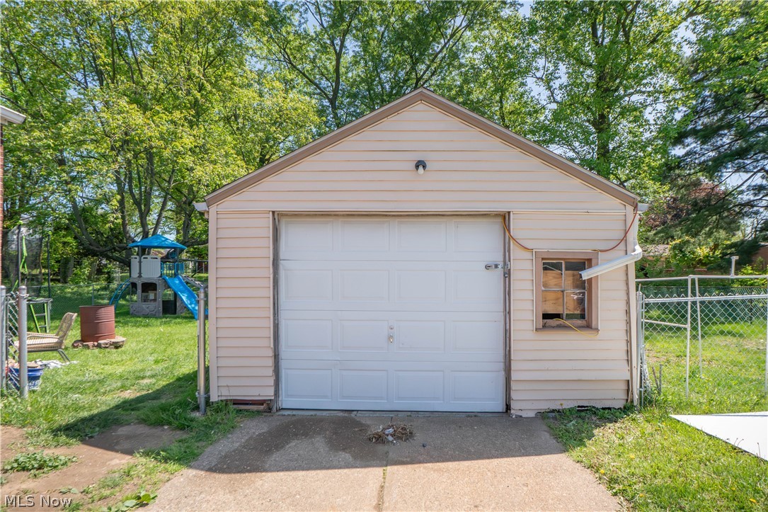 462 Fenton Avenue NE Canton OH 44704