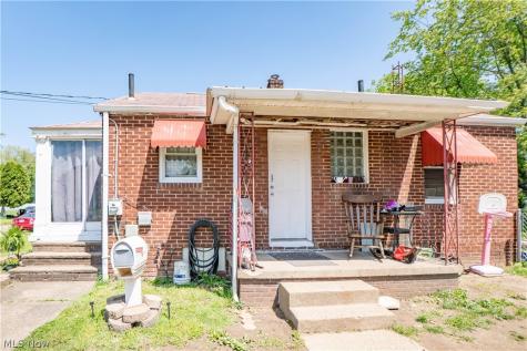 462 Fenton Avenue NE Canton OH 44704