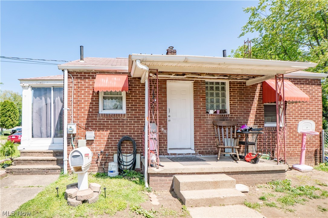 462 Fenton Avenue NE Canton OH 44704
