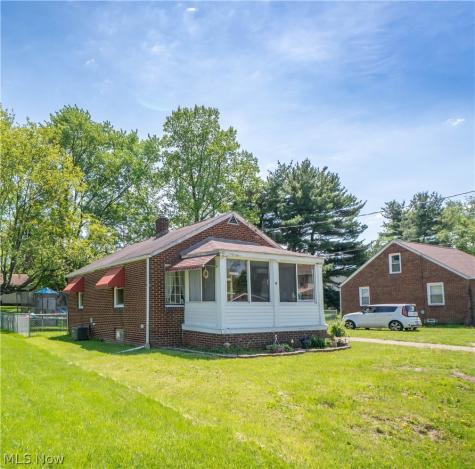 462 Fenton Avenue NE Canton OH 44704