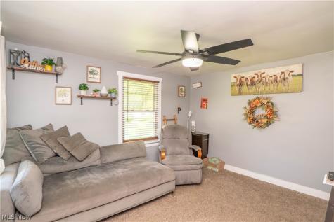 462 Fenton Avenue NE Canton OH 44704