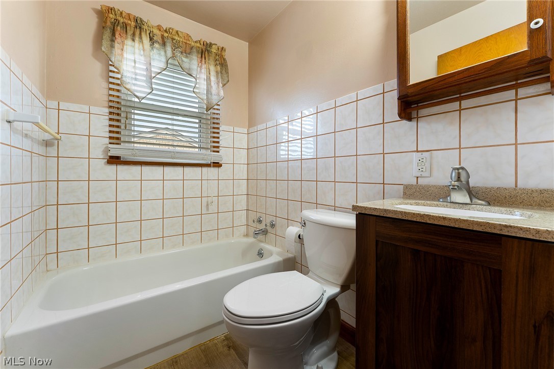 687 Moore Avenue Campbell OH 44405