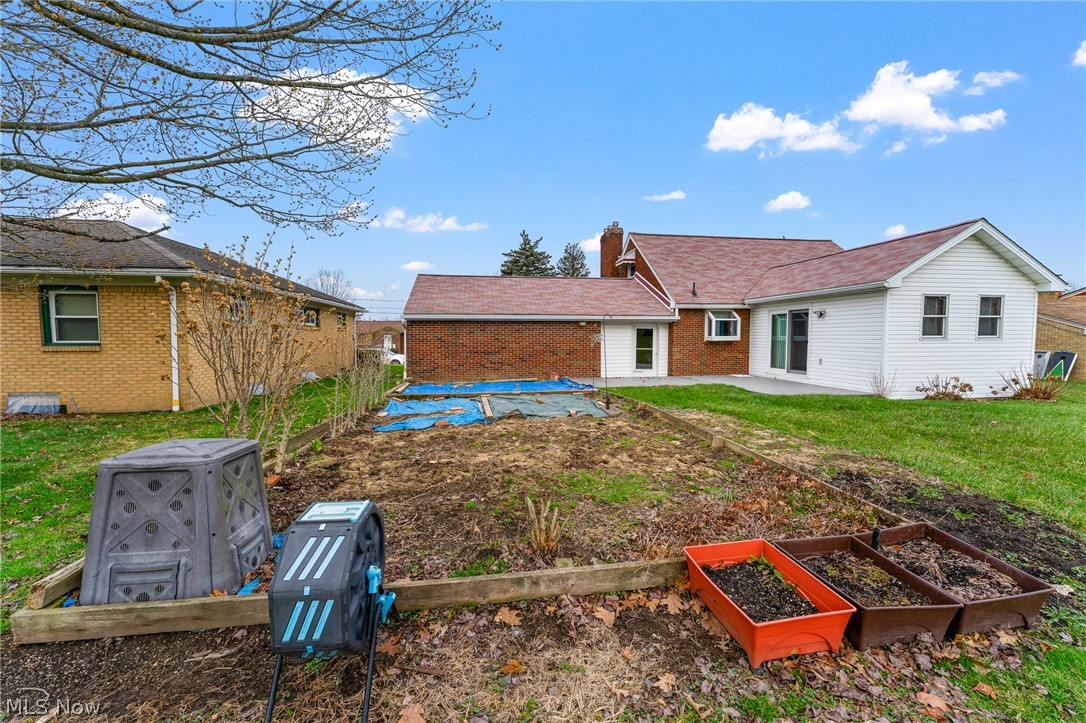687 Moore Avenue Campbell OH 44405