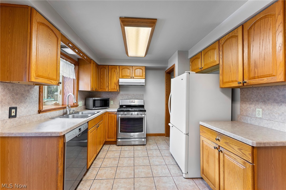 687 Moore Avenue Campbell OH 44405
