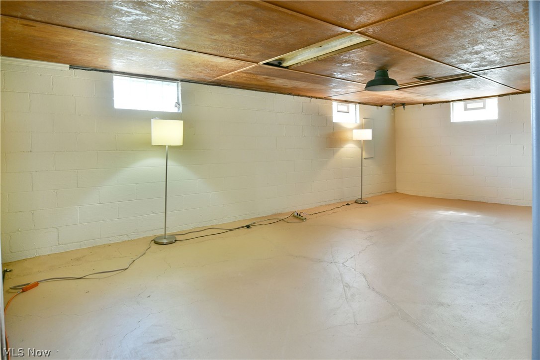 2231 Stewart Drive NW Warren OH 44485