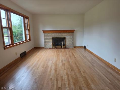 1459 Stepney Niles OH 44446