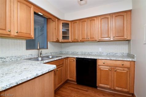 5284 Edenhurst Road Lyndhurst OH 44124